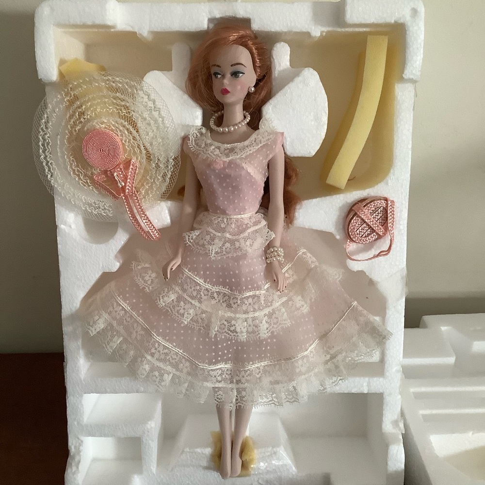 BARBIE:  PLANTATION BELLE 1964 (Reproduction 1991) - Picture 2 of 11
